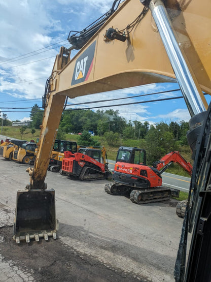 2019 CAT 320 Excavator