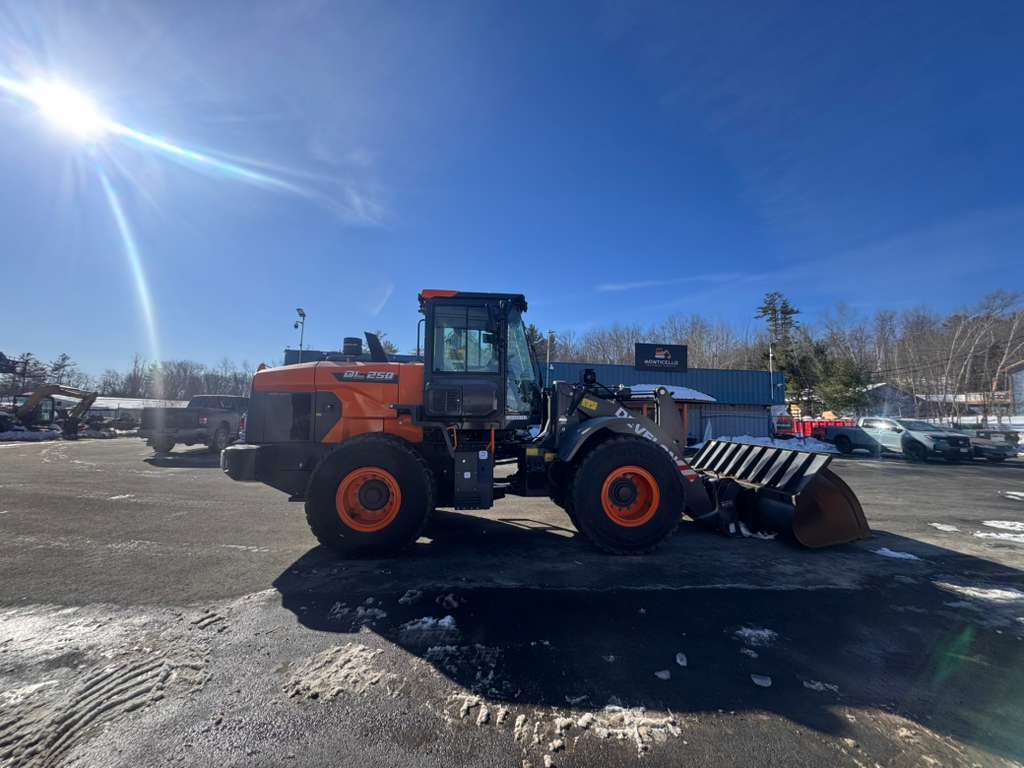 2024 Develon DL250-7 Wheel Loader