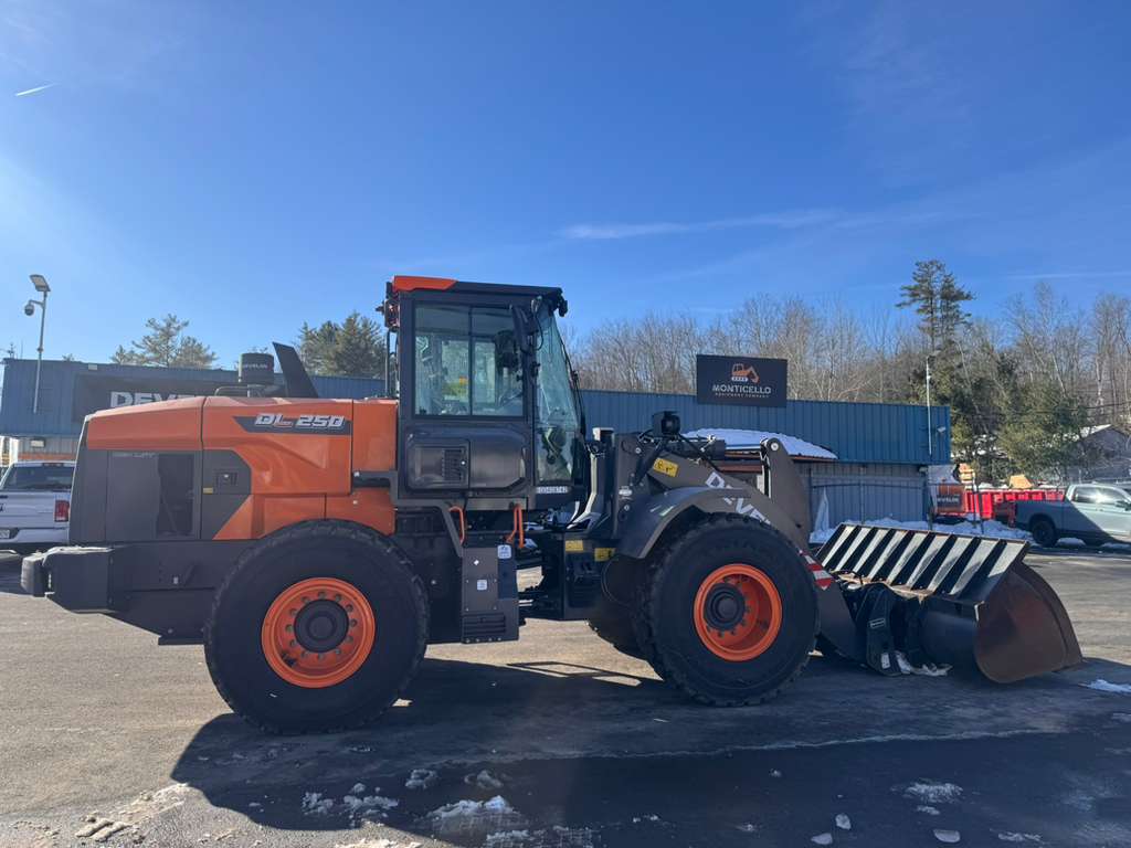 2024 Develon DL250-7 Wheel Loader