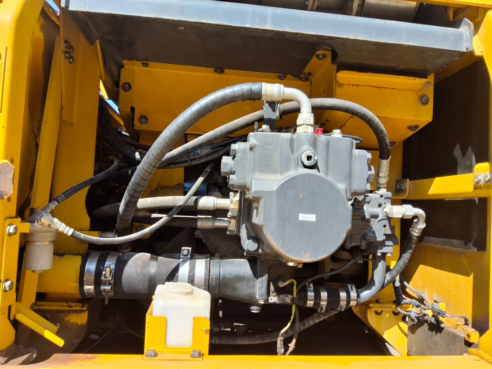 2016 Komatsu PC490LC-11 Excavator