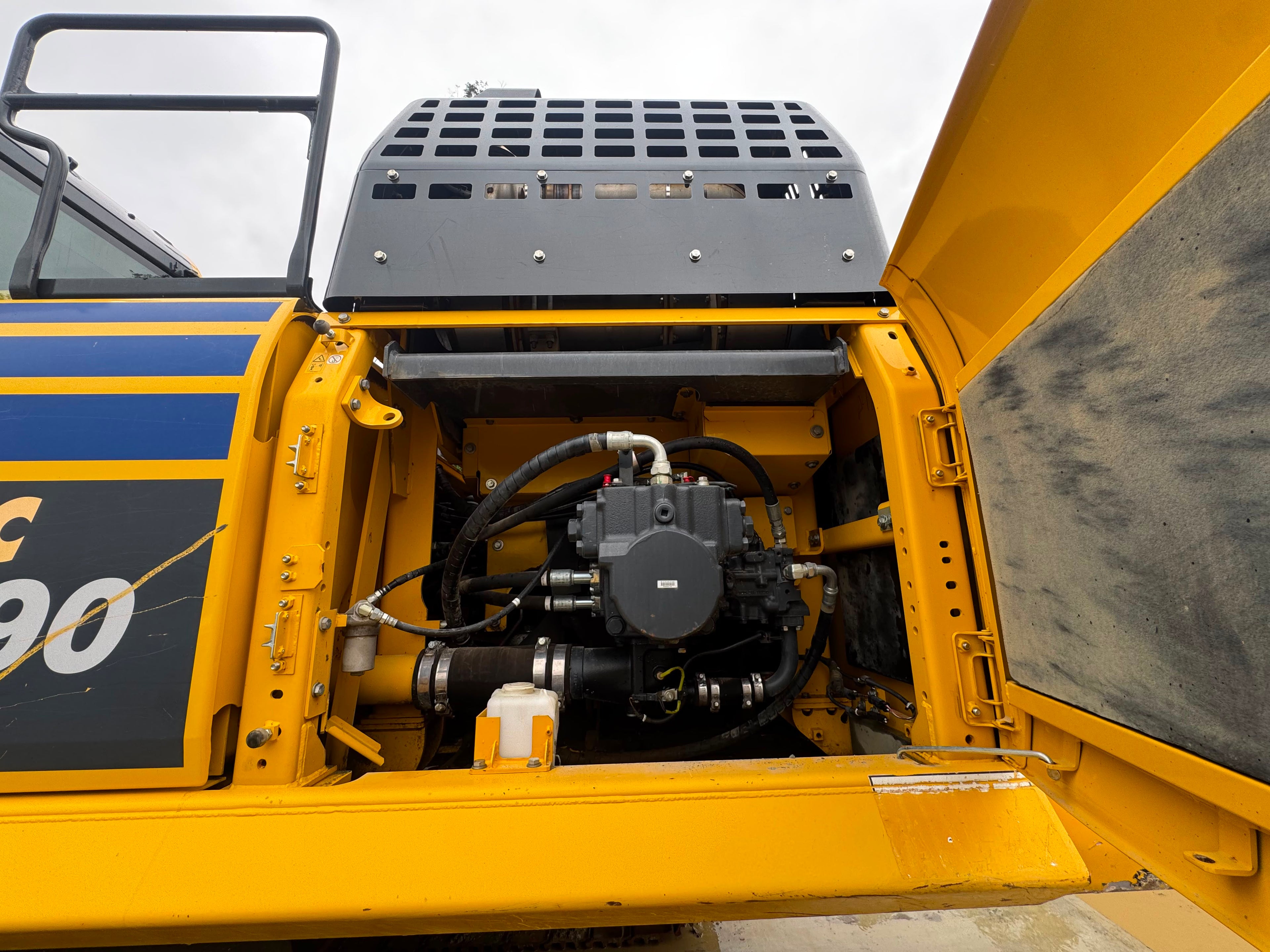 2021 Komatsu PC490LC-11 Excavator