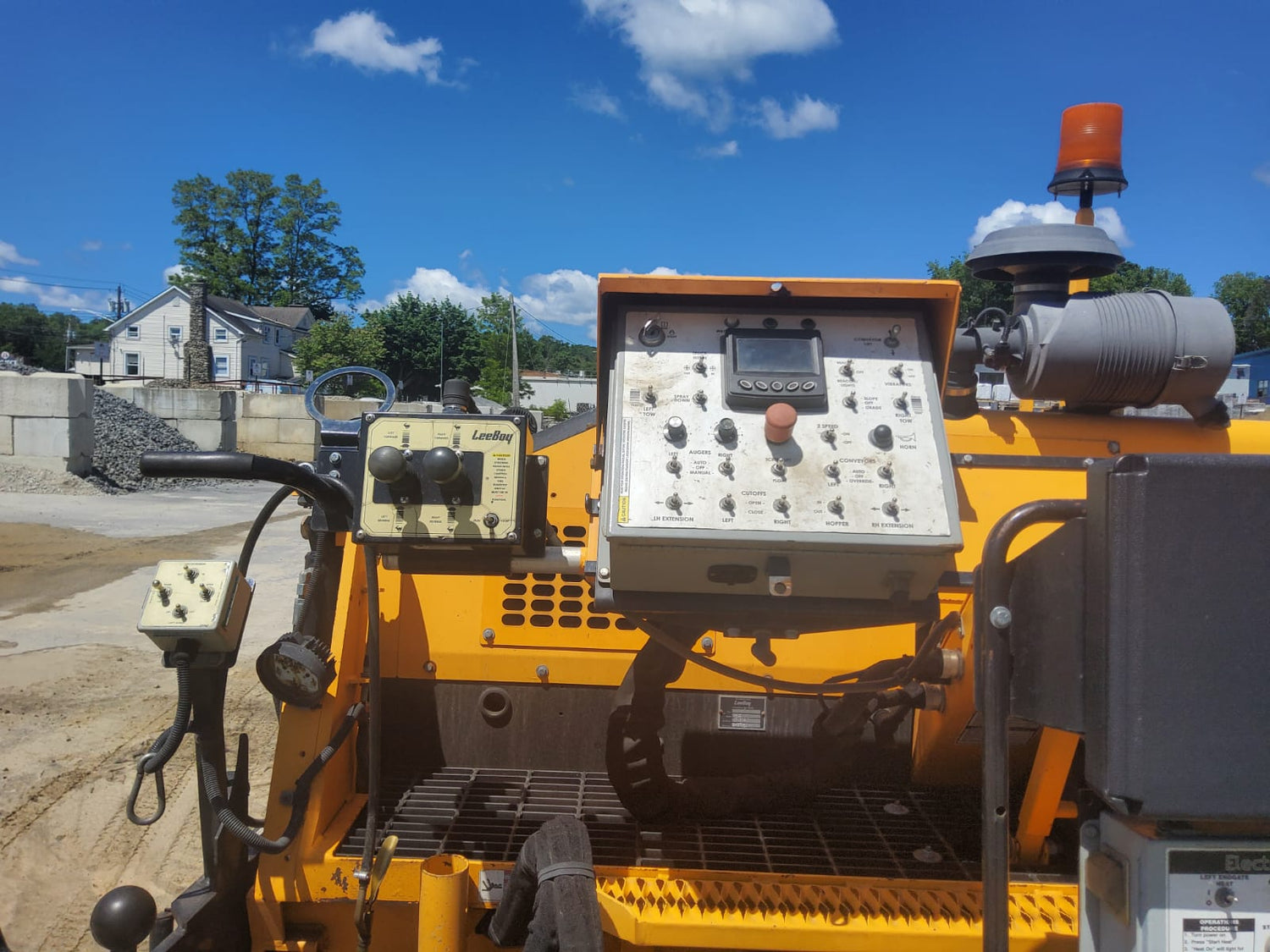 2017 LeeBoy 8515E Asphalt Paver