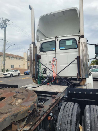 2002 Sterling A9500 Semi-Truck Tractor
