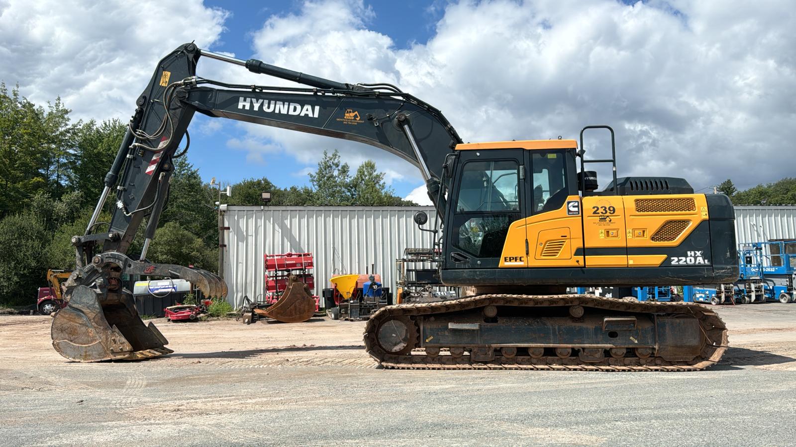 2022 Hyundai HX220AL Excavator w/Thumb