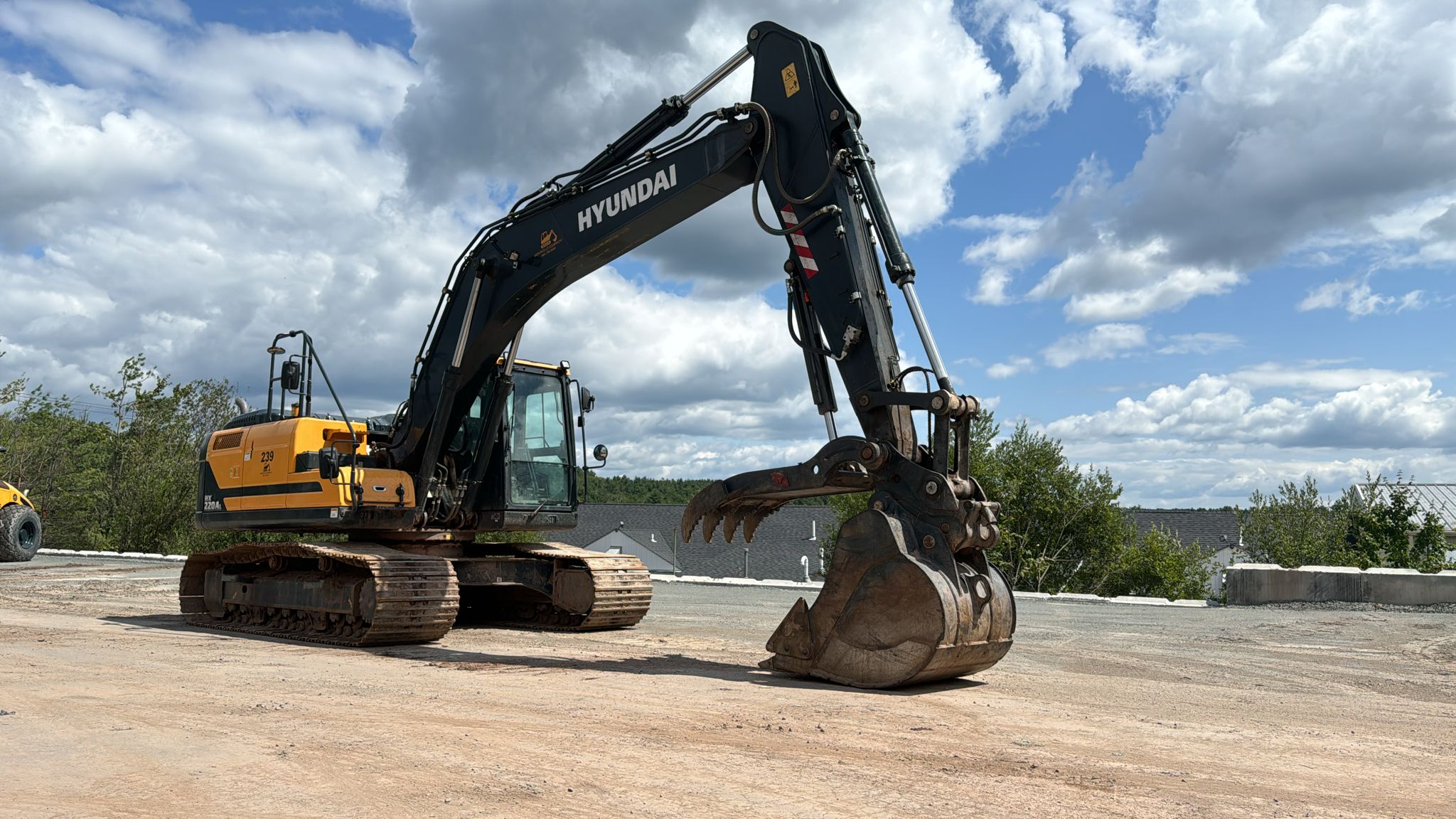 2022 Hyundai HX220AL Excavator w/Thumb