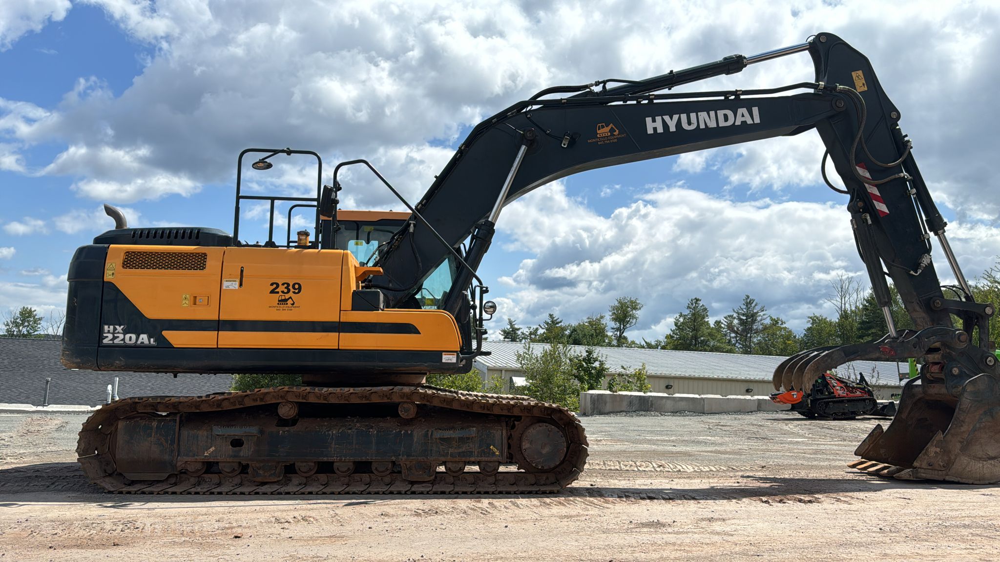 2022 Hyundai HX220AL Excavator w/Thumb