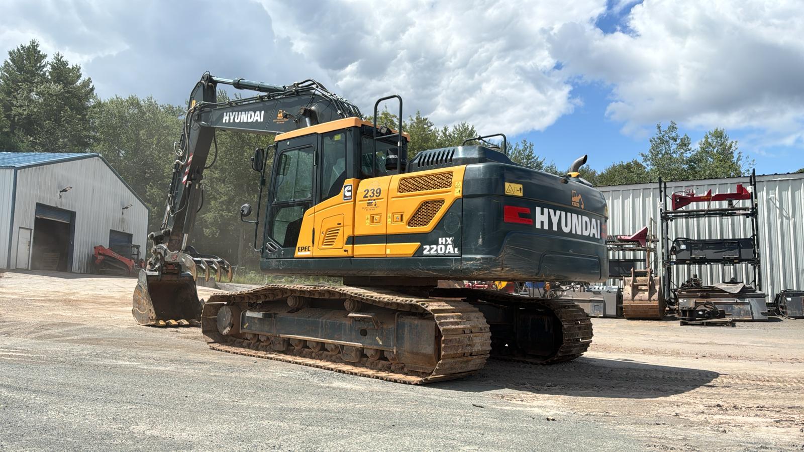 2022 Hyundai HX220AL Excavator w/Thumb