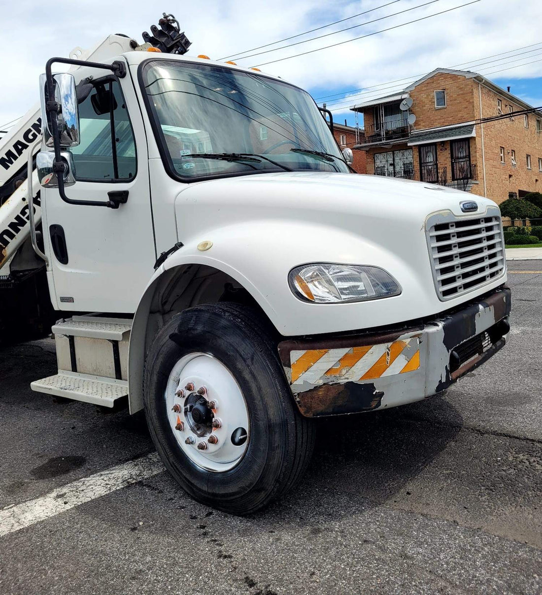 2005 Freightliner M2-106 Flatbed Knuckle Boom Truck With Lift Gate