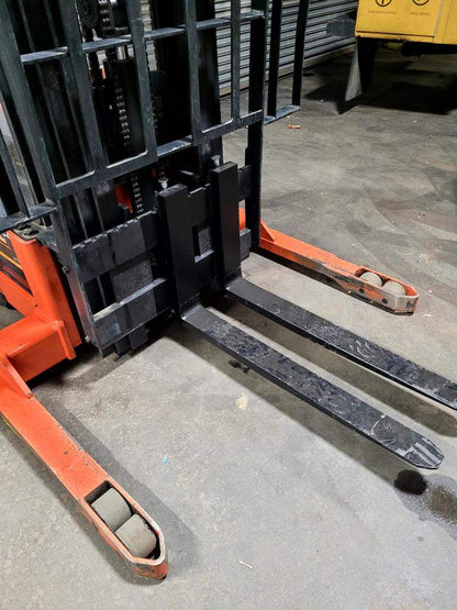 Toyota 6BWS15 Electric Pallet Lift