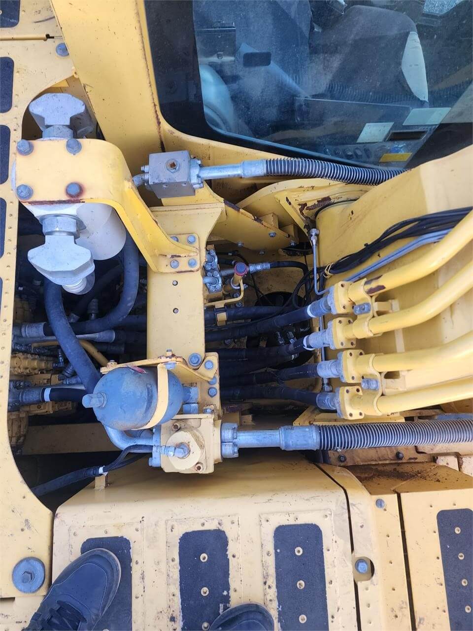 2016 Komatsu PC240LC-11 Excavator