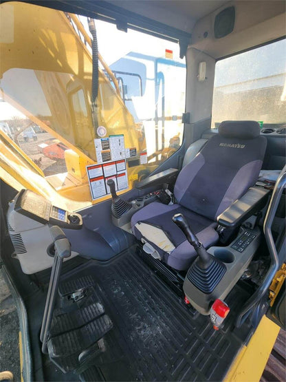 2016 Komatsu PC240LC-11 Excavator