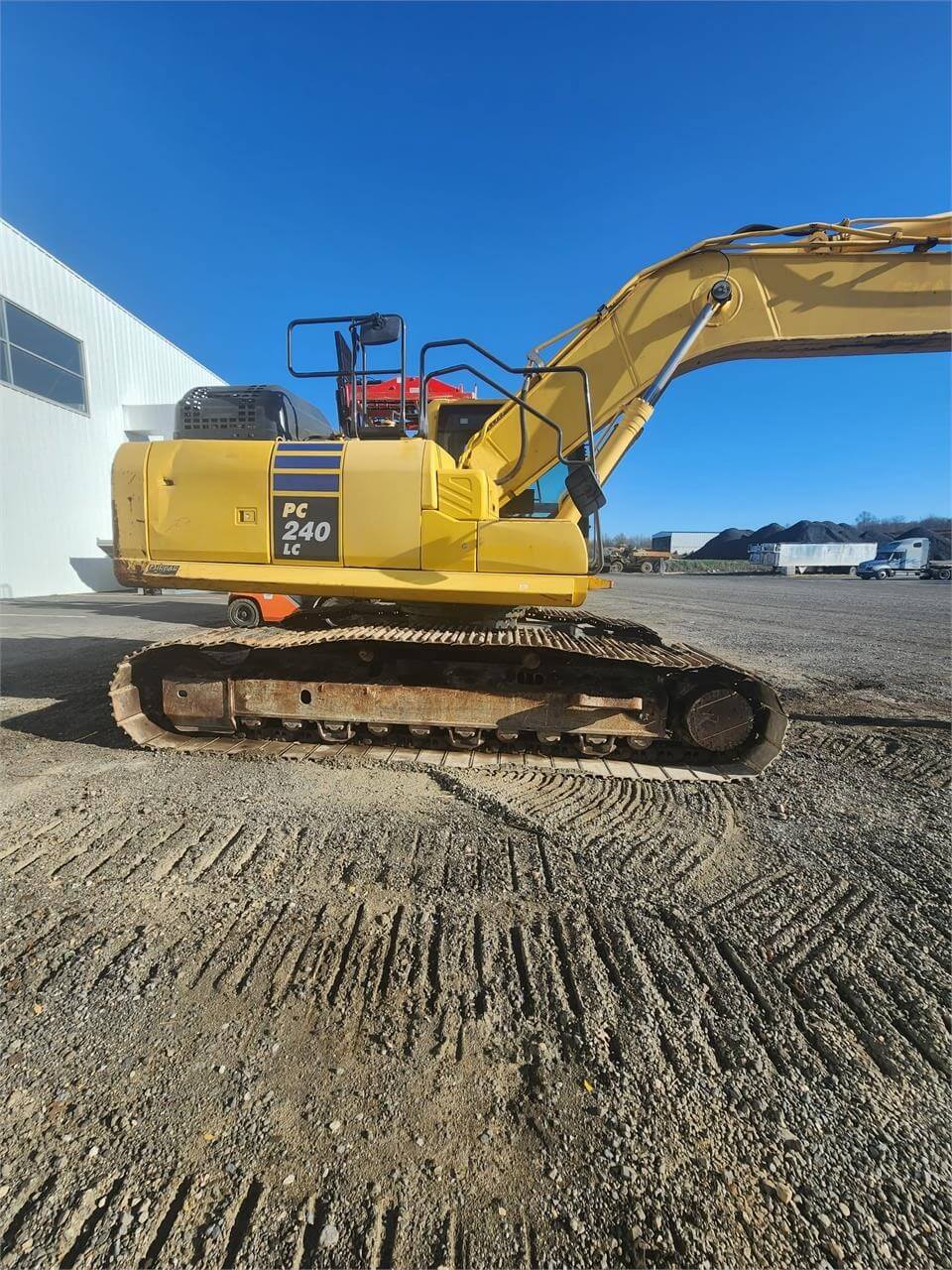 2016 Komatsu PC240LC-11 Excavator